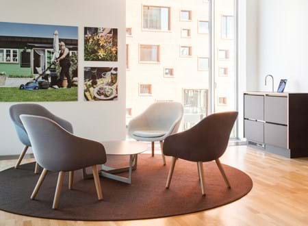 løst tæppe i filt på kontor